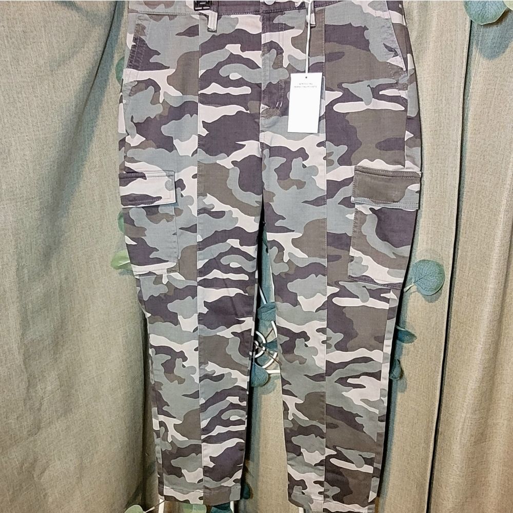 Petite Vintage Straight Cargo Pant in Camo, Size 31P ~ NWT